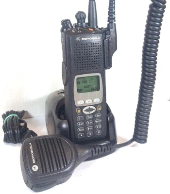 MOTOROLA XTS5000 III 380-470 MHz P25 Police Fire EMS Radio H18QDH9PW7AN with AES - Image 1 of 4