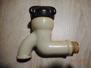 Wasserhahn 50er Jahre Bakelit und Plastik 1/2-Zoll DDR - Bild 1 von 4