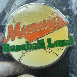 Spilla Vintage Manny's Baseball Land New York 1998 Edizione Limitata MLB Ufficiale NUOVA - Foto 1 di 3