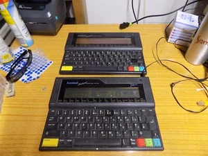 Vintage Amstrad Notepad Computers NC100 Collectible Pair - PLEASE READ - Afbeelding 1 van 12