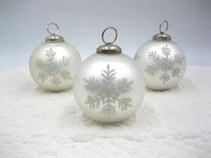 Adorno de Navidad Vintage 3 Copos de Nieve Blanco Mica Grande Plateado Estilo Bola - Imagen 1 de 11