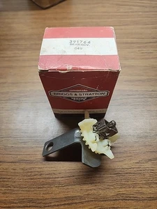 Briggs & Stratton 691968 Governor/Oil Slinger - Bild 1 von 3