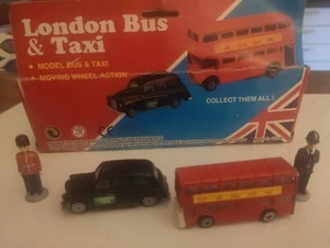 Set London taxi,Bus,1pokiceman,1 royal Guarda ,1:64 In Metallo Con Scatola... - Foto 1 di 8