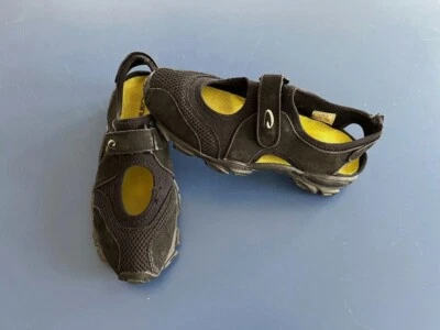 Usado en Excelente Condición Mujeres 7 1/2 Negro Zapatos CANDIE'S Sandalias de Agua Recortadas Ciclismo Caminar Foto 1 de 4