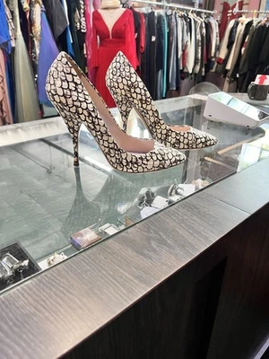 Tacones de aguja Miu Miu talla 37 pintados sobre piel de serpiente pitón Foto 1 de 4