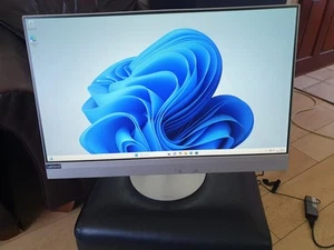 LENOVO IDEACENTRE AIO 520-24IKU 24" INTEL i5-8th GEN, 8Gb, 2TB HDD Win11 PRO - Picture 1 of 14