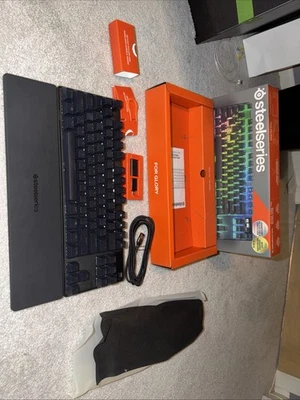 SteelSeries Apex Pro TKL Wireless Gen 3 OmniPoint 3.0 HyperMagnetic Switches - Image 1 of 4