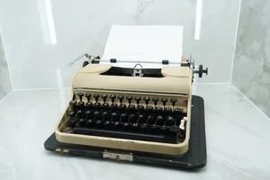 OLYMPIA SM1 Schreibmaschine Burgunder cremeweiß ORBIS Büromaschinenwerke - Bild 1 von 8