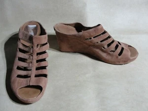 Johnston & Murphy Womens Tess 9M Camel Suede Peep Toe Wedge Sandals 78-41370 - Picture 1 of 7