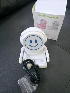SOPORTE, CARGADOR Forma De Alien, Inalambrico,De 15 W. AMPLIFICADOR De Sonido. - Picture 1 of 7