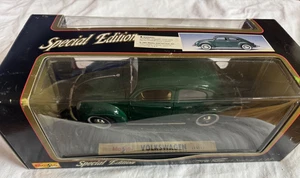 MAISTO SPECIAL EDITION GREENVOLKSWAGEN EXPORT SEDAN 1:18 - Picture 1 of 24
