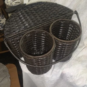 Wicker rattan cheese wine basket Two Bottle Carrier Collectible 10x12 - Picture 1 of 7