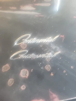 Lincoln Continental Mark III Quarter Panel Scripts, Emblems Lh Rh Sides - Image 1 of 2