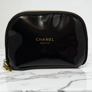 Chanel Beaute Black Patent Leather Pouch CC Logo Makeup Bag Snowflake Zip Around - Bild 1 von 8