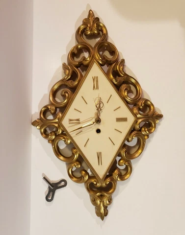Vintage Syroco Wind Up Wall Clock With Key Cover