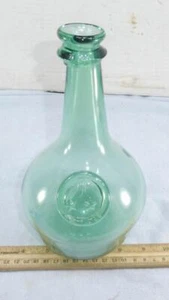 Grünes Glas geblasene Stegflasche mit aufgebrachtem Siegel zwei Sterne & Buchstabe J!! - Bild 1 von 9