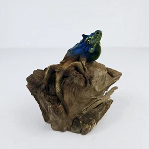 Blue Iguana Lizard Carved Wood Sculpture Folk Art on Driftwood Super Lifelike - Picture 1 of 12