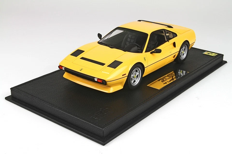P18103B - 1/18 - BBR Ferrari 208 GTB Turbo Giallo Modena 1982 - Limited 96 pcs - Immagine 1 di 4