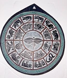 Plaga decorativa vintage - zodiaco tibetano que rodea los ojos de Buda - Imagen 1 de 6