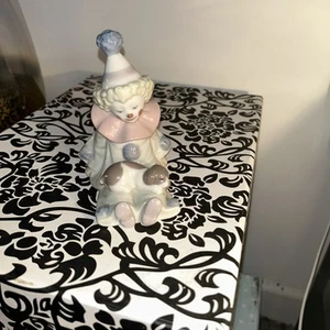 Lladro Figur Clown Pierrot mit Welpe auf Schoß - Bild 1 von 5