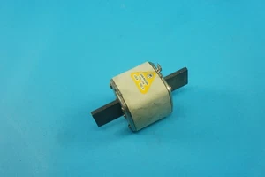 Jean Muller VDE0660 slow-acting fuse, 630A 500VAC, square type, with indicator - Picture 1 of 1