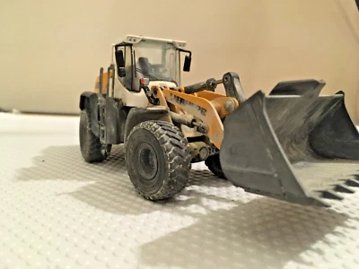 Conrad 1:50 Liebherr 566 Radlader verwittert Radladermodell Einzelstück - Bild 1 von 4