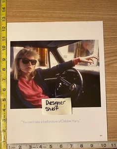 Libro de fotografía de escenas de coches y montañas rusas de Debbie Harry - Imagen 1 de 2