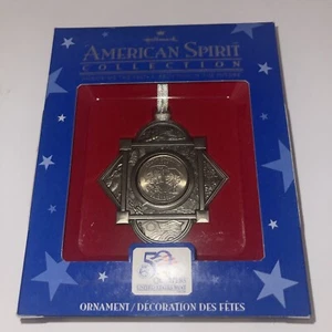 Hallmark American Spirit Collection Ornamento 50 Cuartos de Estado Nuevo - Imagen 1 de 2
