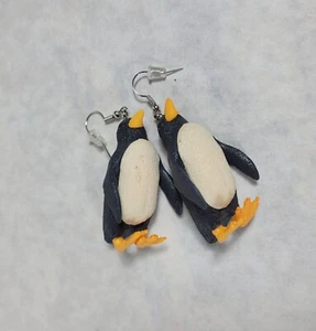 Vintage Pinguin Ohrringe Hänger Kunststoff schwarz weiß 2" Modeschmuck  - Bild 1 von 3