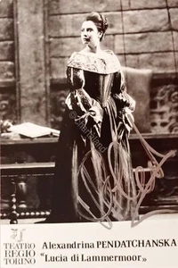 Autogramm auf Foto - Alexandrina Pendatchanska - Bulgarische Sopranistin - 90er Jahre - Bild 1 von 1