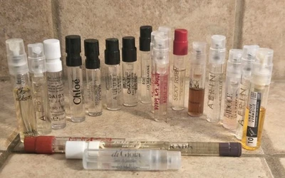 Muestreadores surtidos de alta gama• Chanel, Prada, etc. Lote de 21• Se vende tal cual ver fotos  Foto 1 de 4