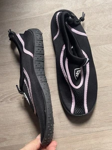 Strand-/Wasserschuhe Aqua Shield Größe 4 (37) neu ohne Etikett - Bild 1 von 4