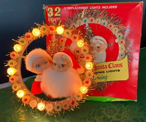 Mr. & Mrs. Santa Claus: Wreath of Spinning Lights, Vintage, Working (see video) - Picture 1 of 24