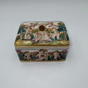 VERY FINE ANTIQUE ARDALT CAPODIMONTE CHERUBS SCENIC ITALIAN PORCELAIN BOX - Picture 1 of 12