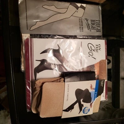 2 PANTIMEDIAS DE NYLON HASTA EL MUSLO Y UNA RED DE PECES Foto 1 de 4