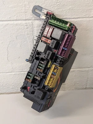 12-14 梅赛德斯 W204 C250 C350 后保险丝继电器盒模块 2049060105 原始设备制造商 — 第 1/4 张图片