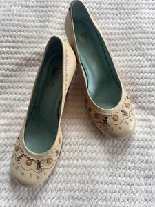 Kurt Geiger Cream Wedges With Cute Stitching Detail - Size 41 / 6.5 - Picture 1 of 5