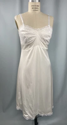 Vintage Completo Slip TALLA PEQUEÑA 34 Blanco Nylon Forrado Encaje Años 60 70 Clásico Modesto Foto 1 de 4