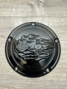 2013 Harley Dyna Derby Clutch Cover CHROME 103 FLAMES - Foto 1 di 3