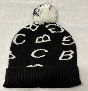 BCBGeneration Gorro con Pom || Diseño Letra Blanco y Negro || Usado - Imagen 1 de 6
