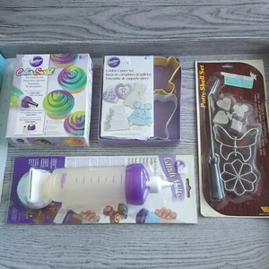 Wilton Decorators LOT Color Swirl Piping Cookie Cutter Cake Candy Decorating NOS - Picture 1 of 8