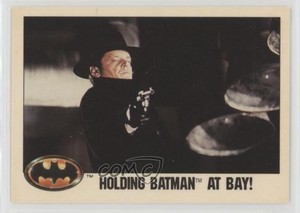 1989 Topps Batman Factory Set Glossy Jack Napier Holding Batman at Bay! #32 oi7
