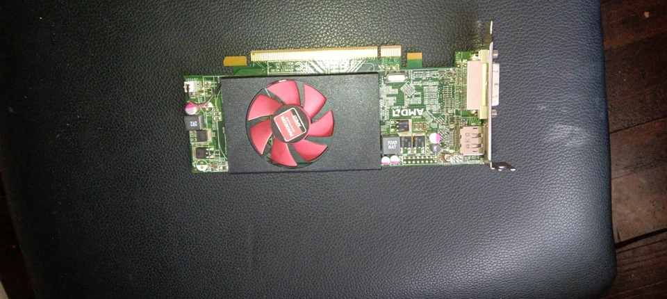 ~1GB AMD, DVI, DisplayPort, 1400 megahertz, at Gddr3, Pcie solt 3.0, AMD HD 8490 - Image 1 of 1