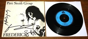 PATTI SMITH GROUP ~ FREDERICK b/w FIRE OF ORIGIN ~ HAND SIGNED UK ARISTA 7" 1979 - Picture 1 of 11