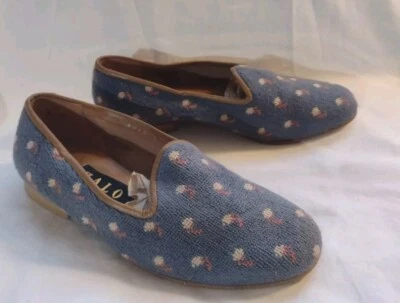 Zalo Women's Size 6M  Blue/Brown W/Floral Print Loafers.Pre-owned - Image 1 of 4
