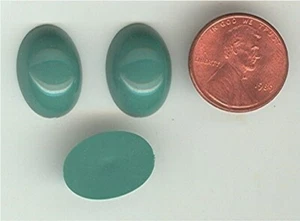 24 PIECES VINTAGE JADE GREEN OPAQUE ACRYLIC 18x13mm. SMOOTH OVAL CABOCHONS Z473 - Picture 1 of 1