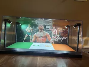 Conor McGregor Custom 2 schede PSA & BGS vetrina con luci LED - UFC - Foto 1 di 3