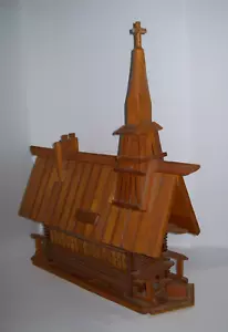 Antigua IGLESIA DE ARTE POPULAR modelo de madera, hecha a mano, decoración de pueblo de Navidad arte popular - Imagen 1 de 12