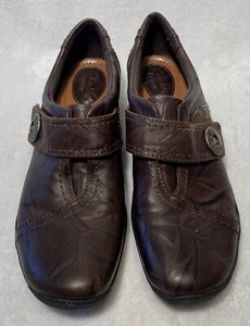 Clarks Artisan Womens Loafers Shoes 62392 Size 8.5N Brown Leather Button Comfort - Picture 1 of 12