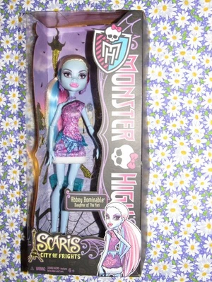 Monster High Scaris City of Frights Abbey Bominable Open Complete - Image 1 of 4